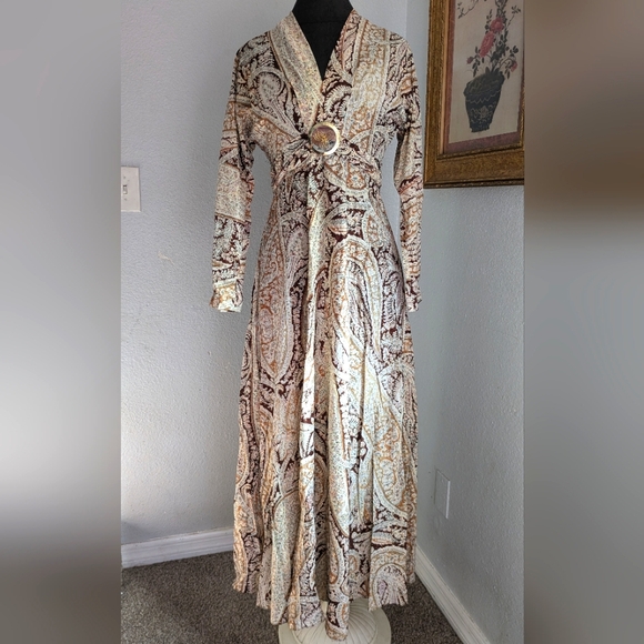Beautiful 1970's Lurex Paisley Floral Hostess Maxi Dress - Picture 5 of 15
